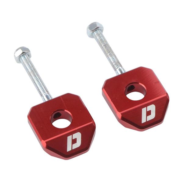 Grandinės įtempėjas MOTO CNC aliuminis DOPPLER, skirtas DERBI SENDA/SMT/RCR/RX/SX (ratlankio ašiai 12 mm), raudonas (2 vnt.).