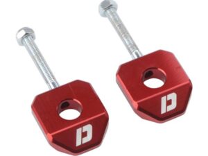 Grandinės įtempėjas MOTO aliuminis CNC DOPPLER, skirtas DERBI SENDA/SMT/RCR/RX/SX (ašiai 15 mm), raudonas (2 vnt.).