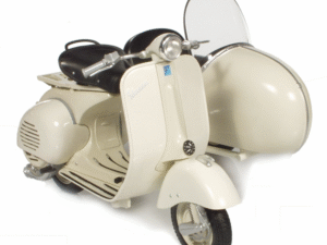 Modelis FORME Vespa 150 VL1T su šonine priekaba, smėlio spalvos