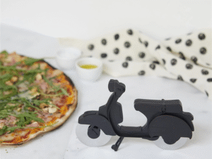 Picos pjaustytuvas su „Scooter“ motyvu, juodas